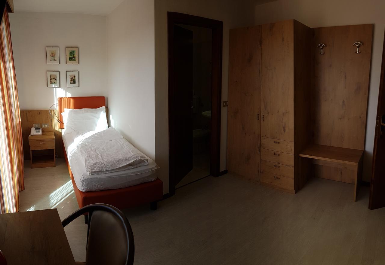 באסלגה די פינה Hotel Olimpic מראה חיצוני תמונה